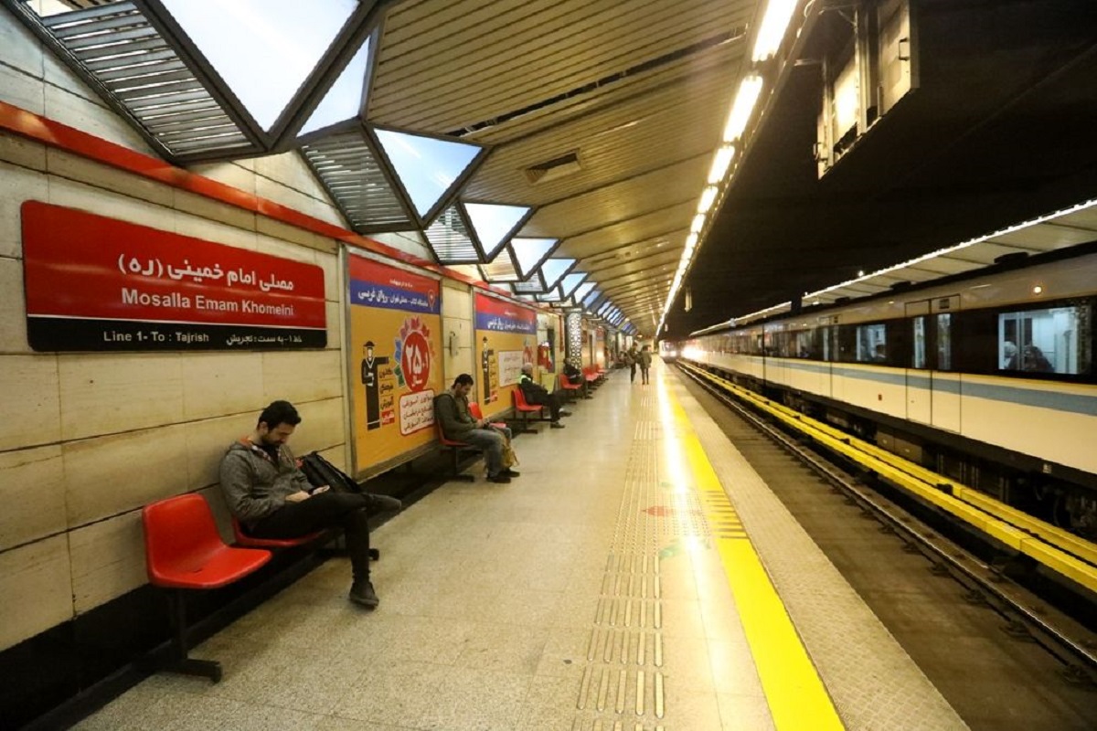 رقصیدن در مترو تهران