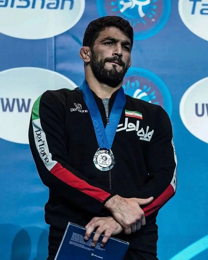 چهره غمگین حسن یزدانی در مراسم اهدای مدال