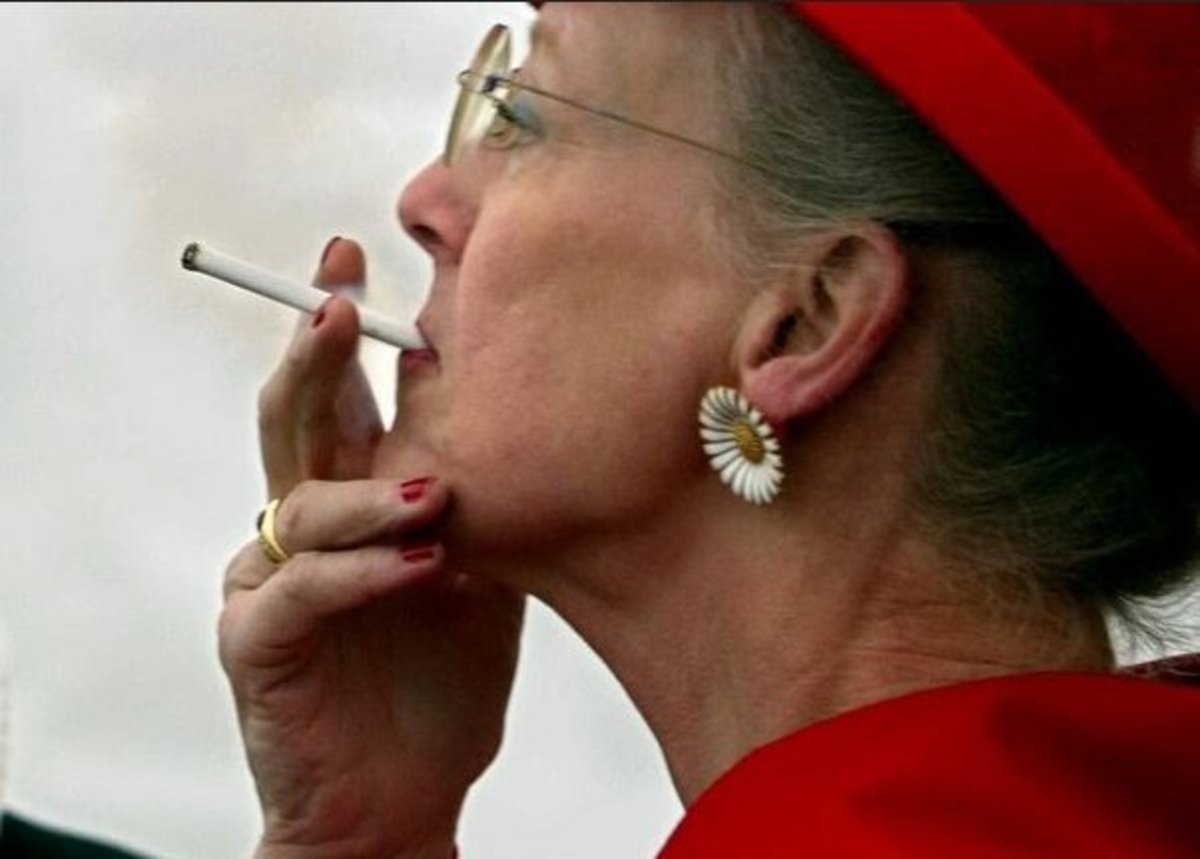 سیگاری و ۸۲ ساله, پیرترین ملکه زنده دنیا