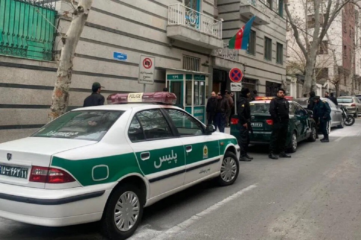 فیلم لحظه حمله به سفارت آذربایجان در تهران
