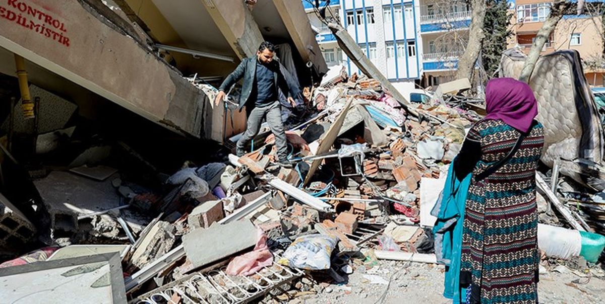 فیلم کشف 2 میلیون دلار پول از زیر آوارهای زلزله ترکیه