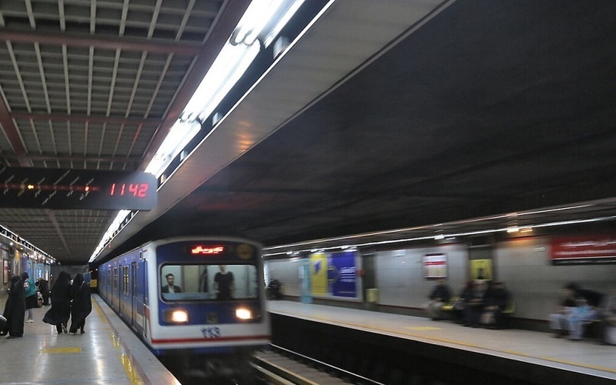 رفع نقص فنی در یکی از واگن های متروی تهران