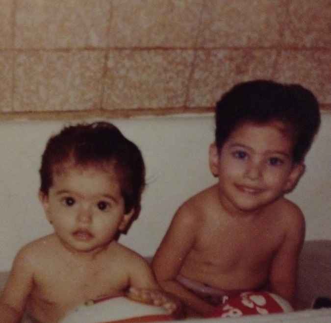 عکس لو رفته از پردیس احمدیه و خواهرش در حمام