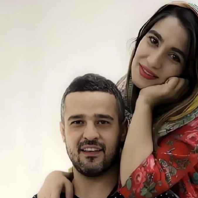 عکس دیده نشده از مجتبی پیرزاده کنار همسرش