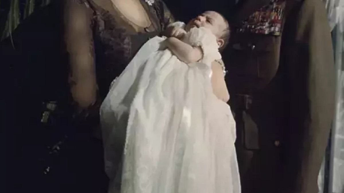 رضا پهلوی در لباس عروس