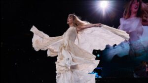 فیلم کنسرت تیلور سوئیفت و تناسبش با زلزله 3 ریشتری