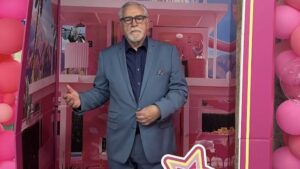 برایان کاکس بازیگر نقش لوگان روی در جعبه باربی