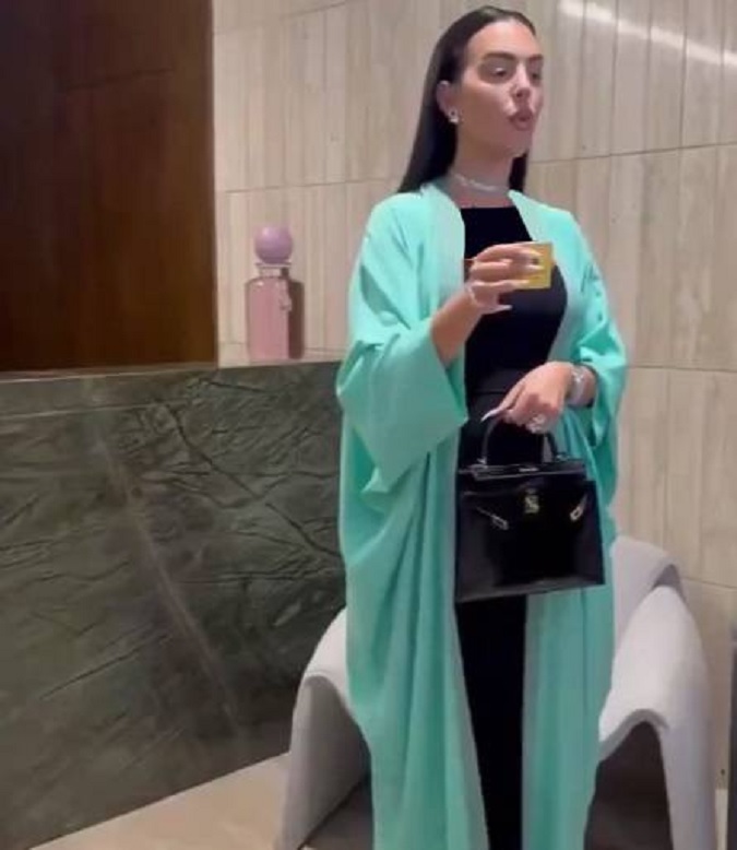 تیپ متفاوت جورجینا رودریگز در روز ملی عربستان