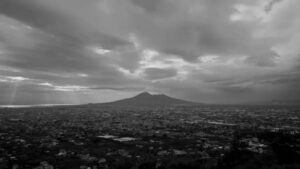 مستند زیر ابرها