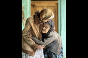 مستند دو خواهر