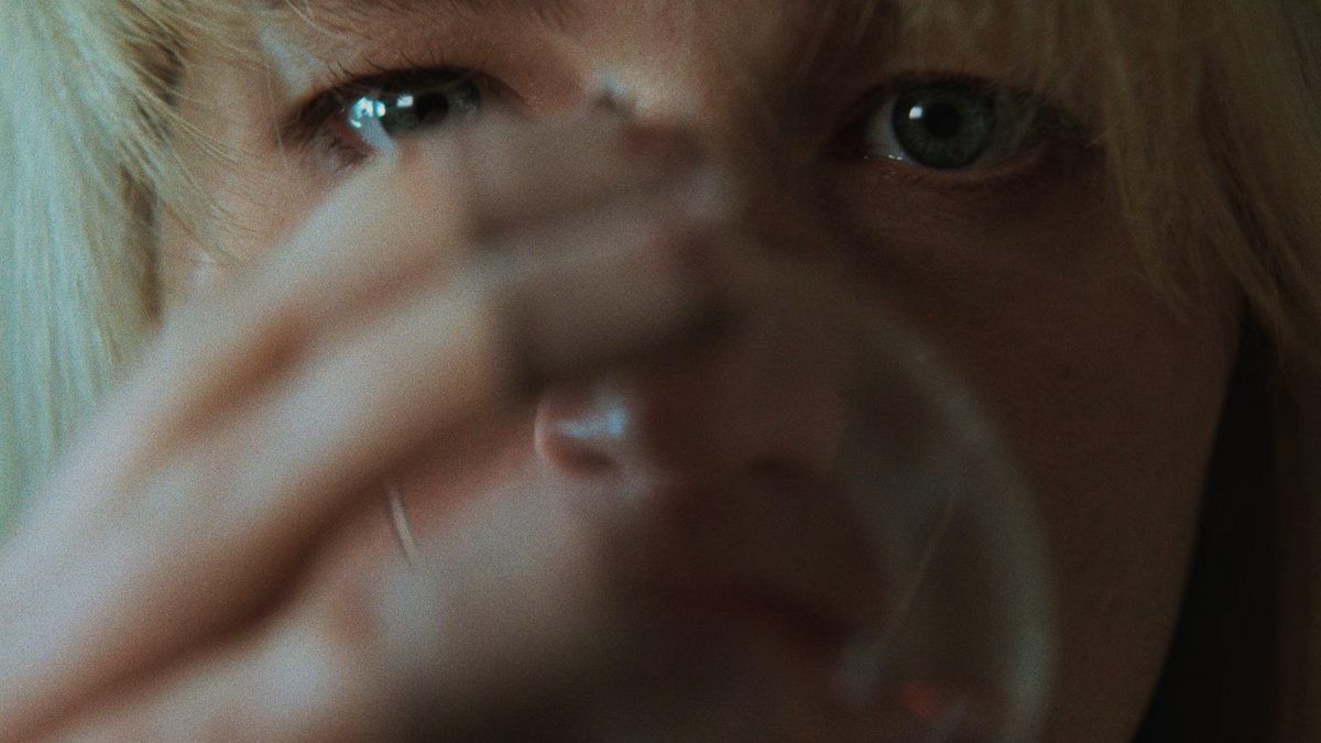 نقد فیلم بمیر عشق من