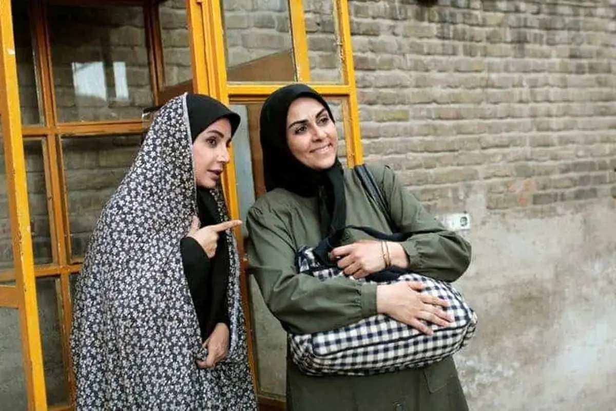 سریال بیگانه ای با من است