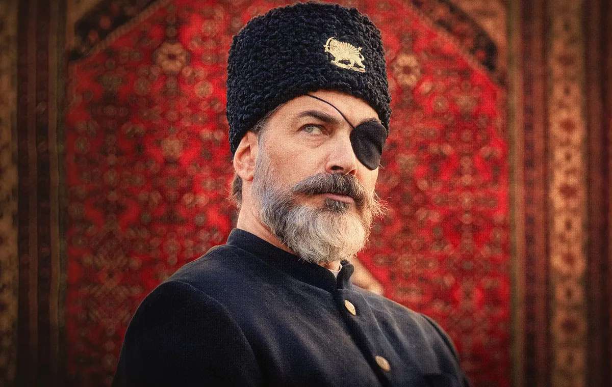 سریال سرخ و سیاه با دوبله ترکی آذری به فیلیمو آمد